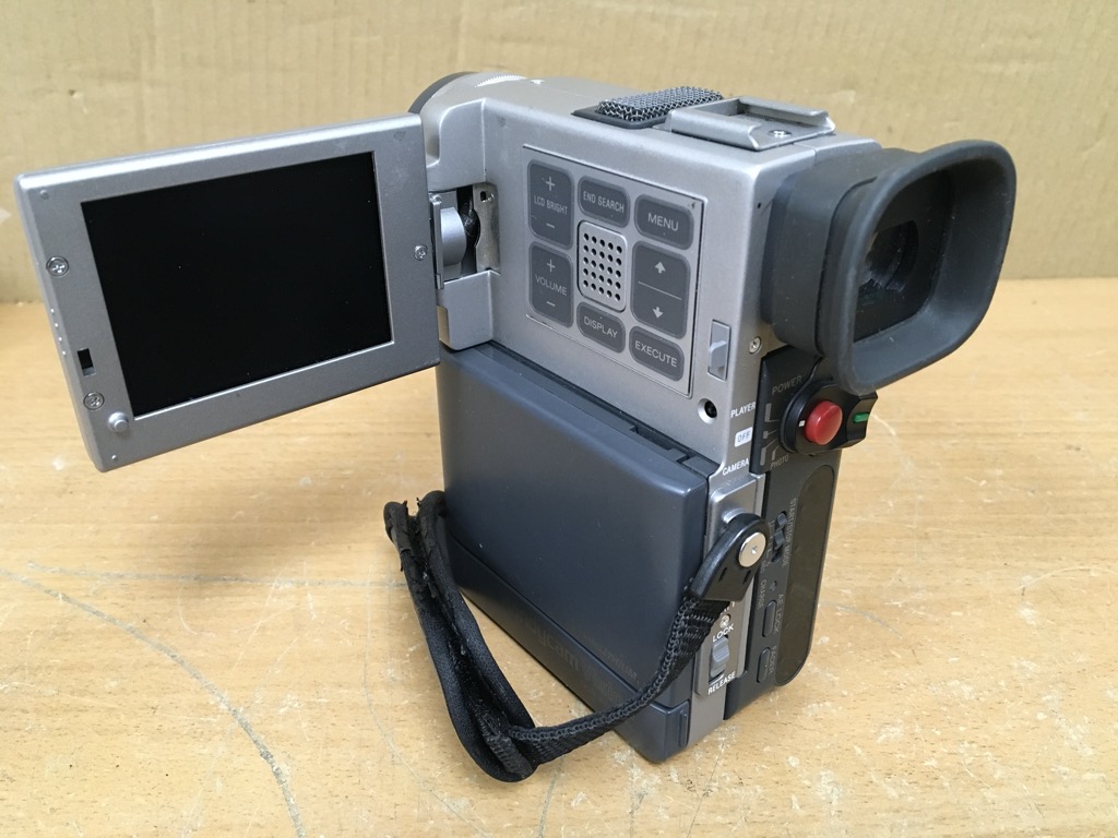 Photo of Экран camcorder треснулся: как починить?